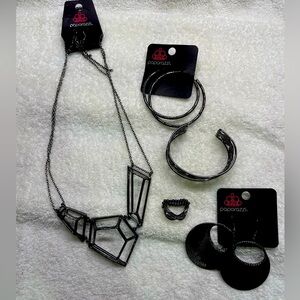 ❤️❤️LAST CHANCE ❤️❤️  Gunmetal 5 piece set of jewelry, lead and nickel free